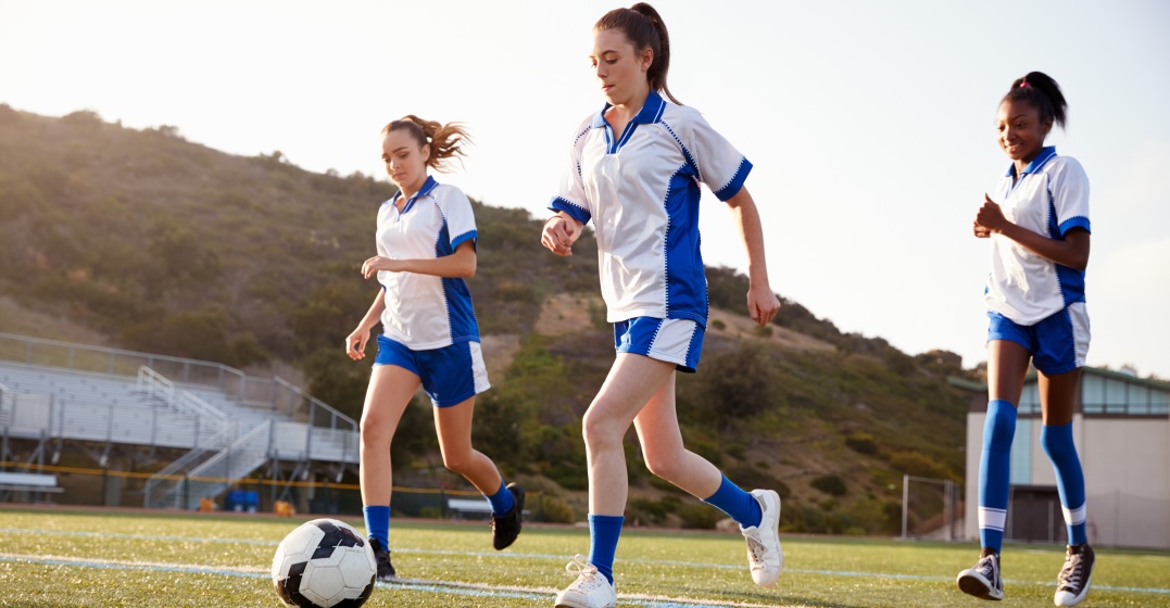 记者曝阿隆索频与瓜迪奥拉交流，拒唯尼修斯