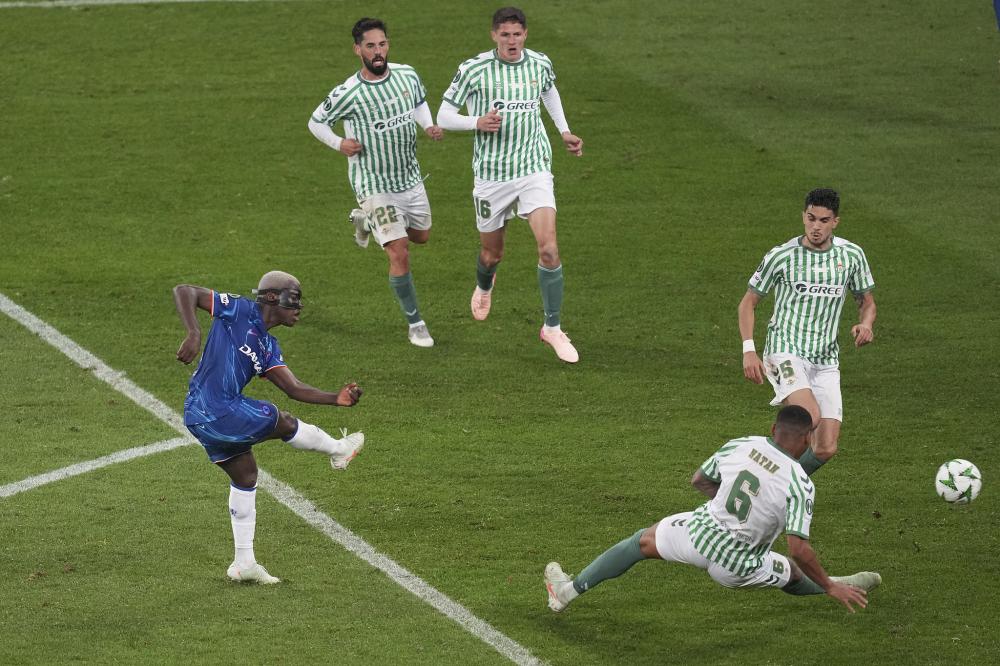 近8次代表西班牙出战正式比赛，奥亚萨瓦尔贡献7球6助攻